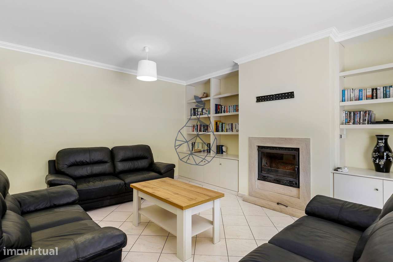 Moradia T5 com Piscina Privada, Jardim e 5 Suites em Montechoro, Albuf-15