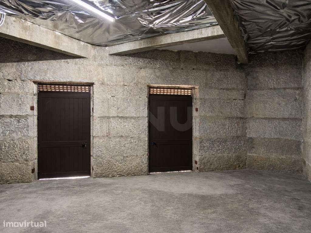 À primeira vista é uma casa como tantas outras. Na prática, é muito...-28