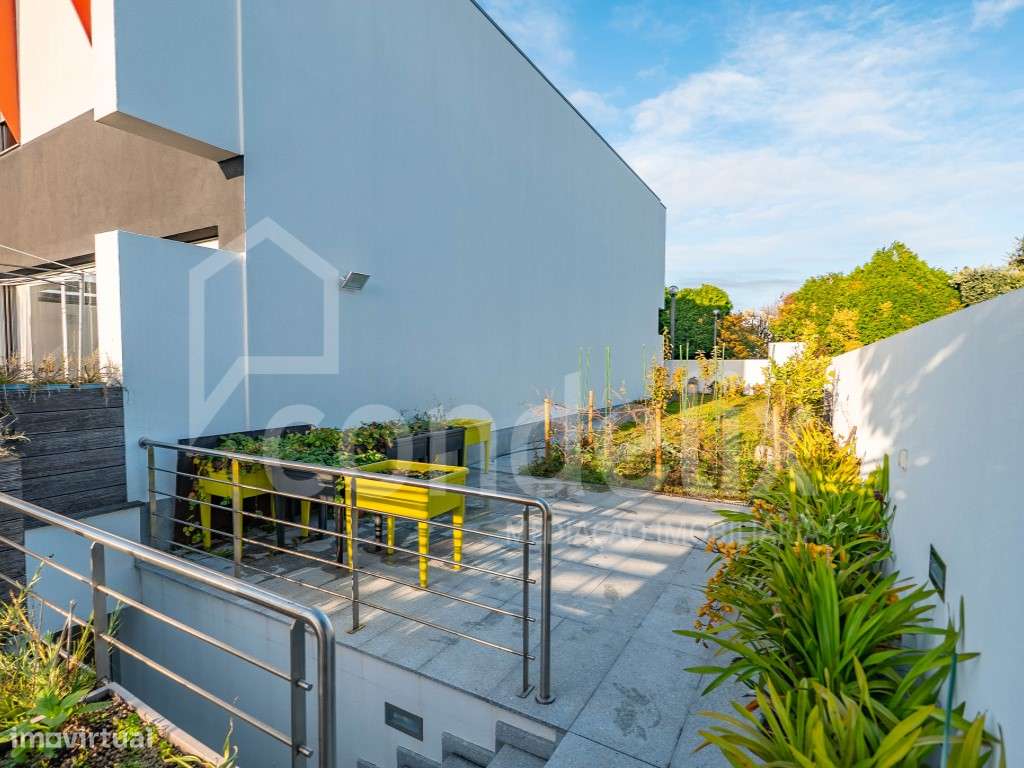 Moradia T3 com terraço, piscina e decoração de autor, Madalena-54