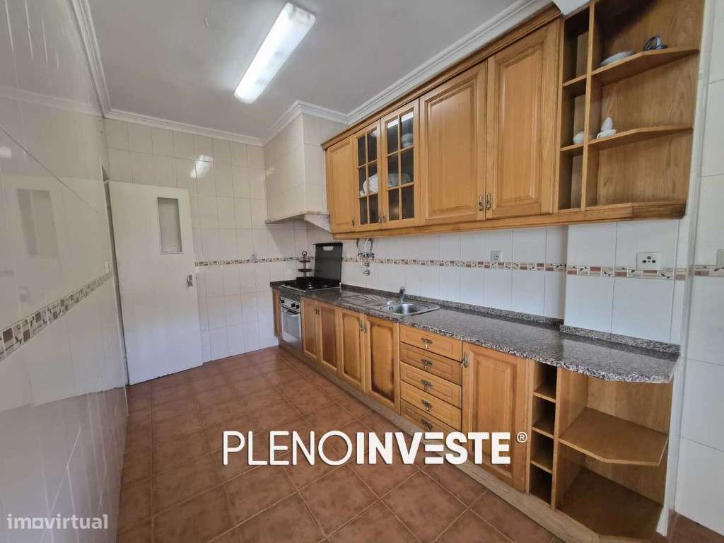 Apartamento T2 com Varandas na Torre da Marinha-12