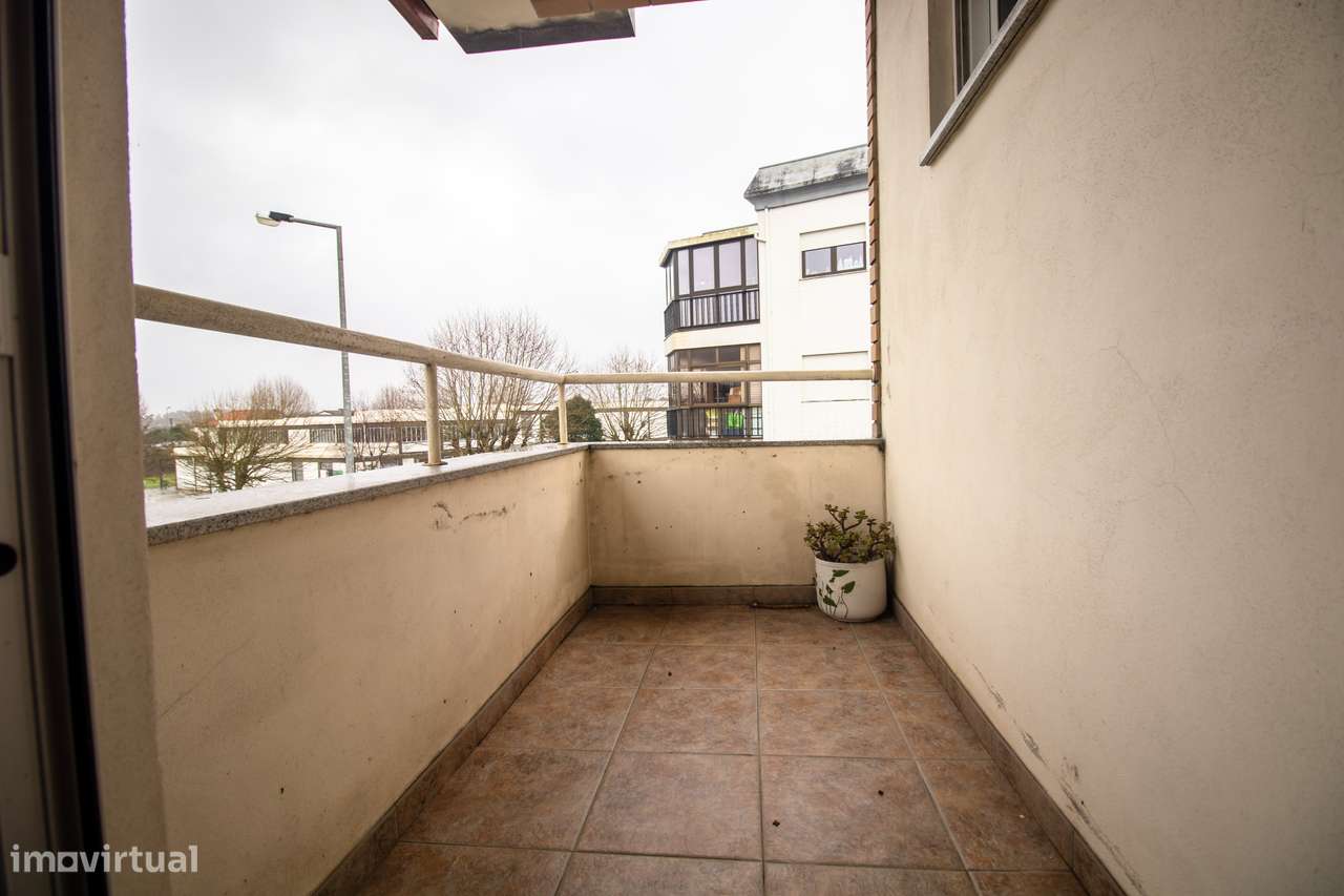 Moradia T4 Usada em Excelente Localização – A Apenas 1 km da Praia-12