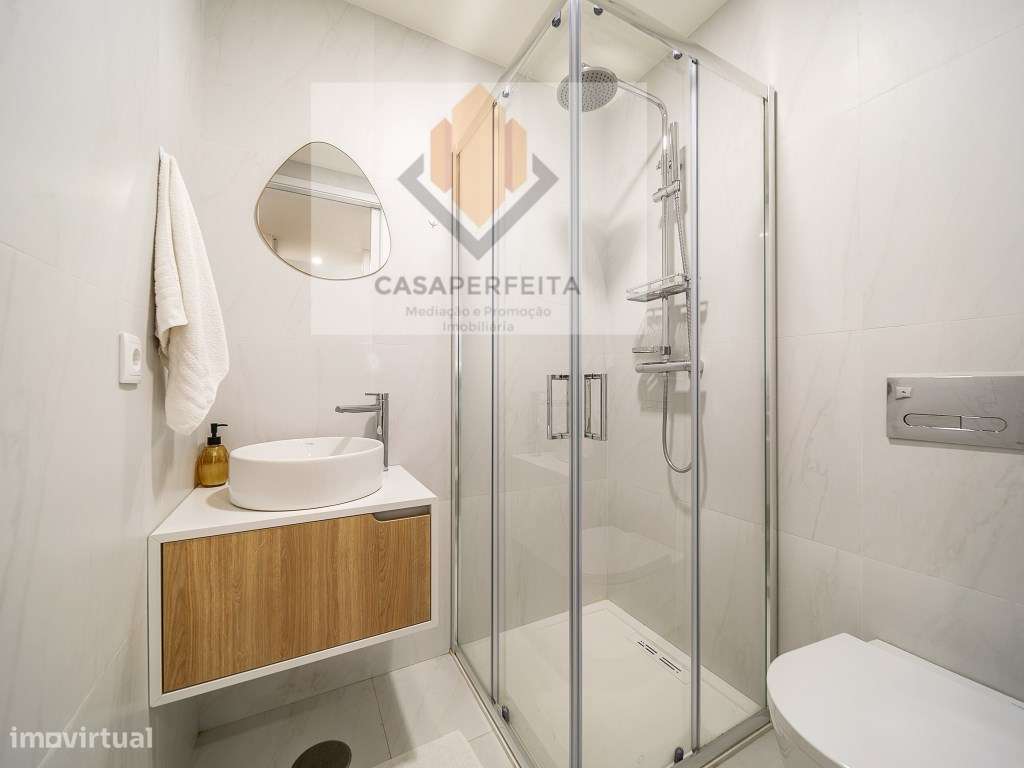 Fabuloso T2 Como Novo com Terraço e Lugar de Garagem - Candal-14