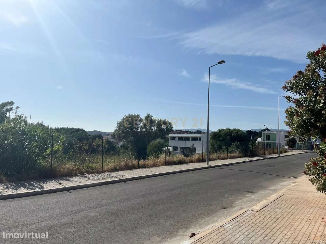 Lote de Terreno com projeto aprovado, fundações e cave-7