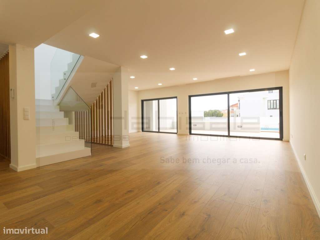 Moradia T4 em condomínio fechado em Loures, com piscina!-19