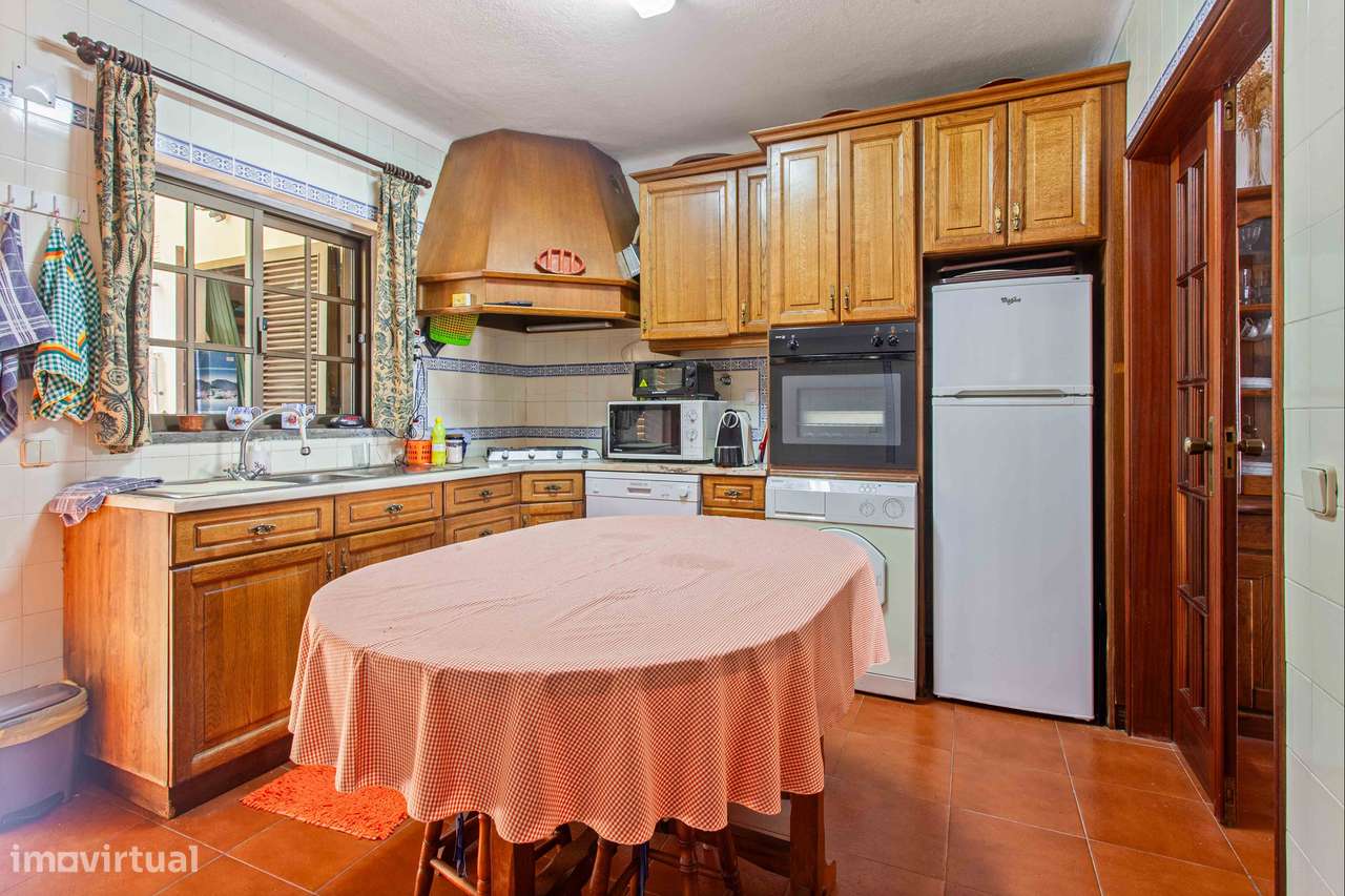 Moradia T4, 2 pisos, com jardim e árvores de fruto, Marisol | Aroeira-12