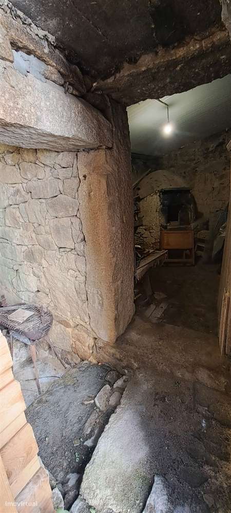 Moradia para restaurar T2 em Miranda do Douro-20