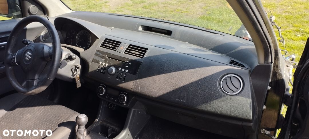 Części plastiki zaślepki wnętrze boczki Airbag pas pasy radio panel fotel podsufitka Swift MK6 - 1