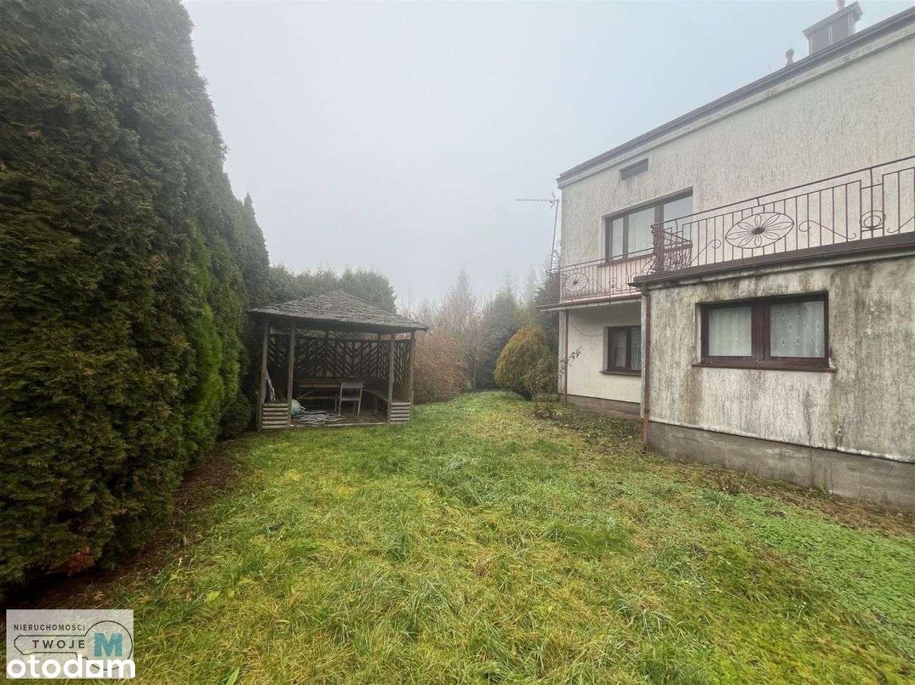 Dom w spokojnej okolicy-1