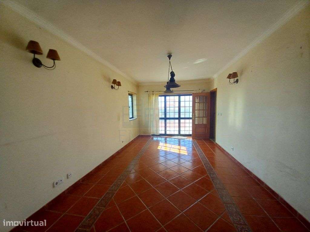 Vivenda T5 com Vista Mar em Ribamar-5