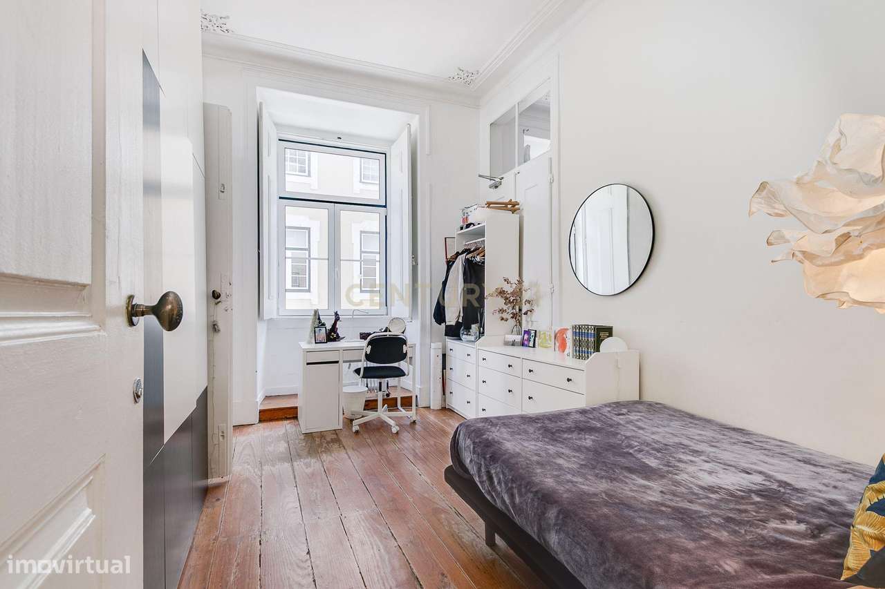 Apartamento remodelado com muita luz, tectos altos e boas áreas, no Ca - Grande imagem: 4/21