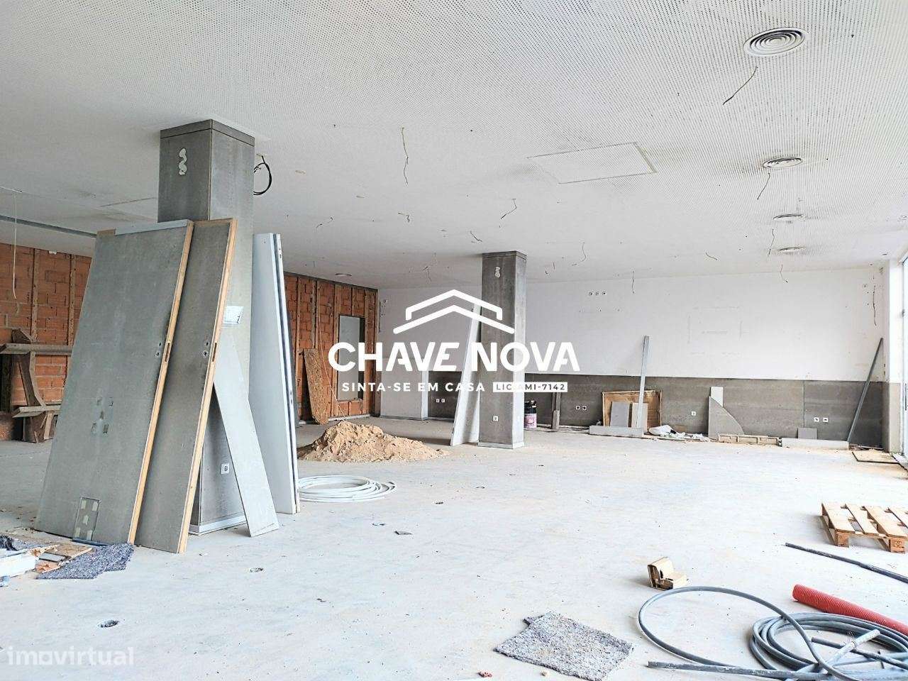 Loja com 387m2 no centro de Stª Mª da Feira - Grande imagem: 5/12