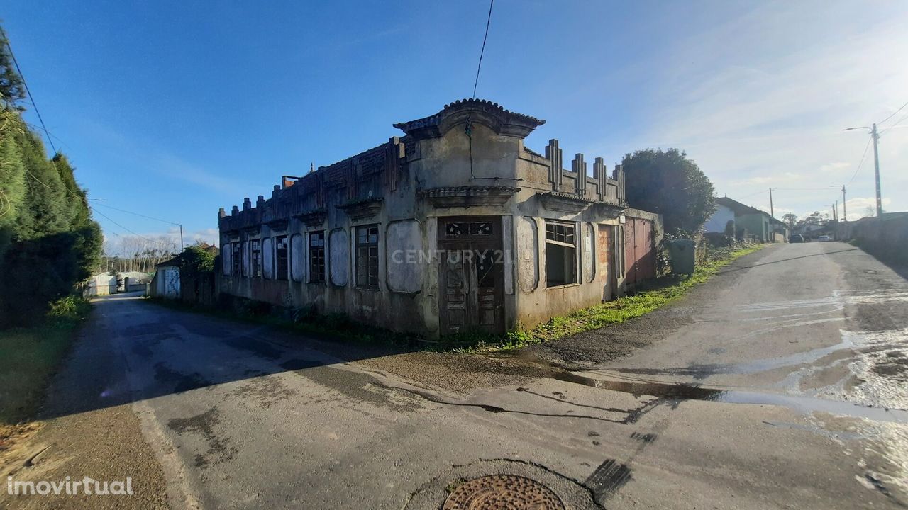 Dois Terrenos , um com ruina