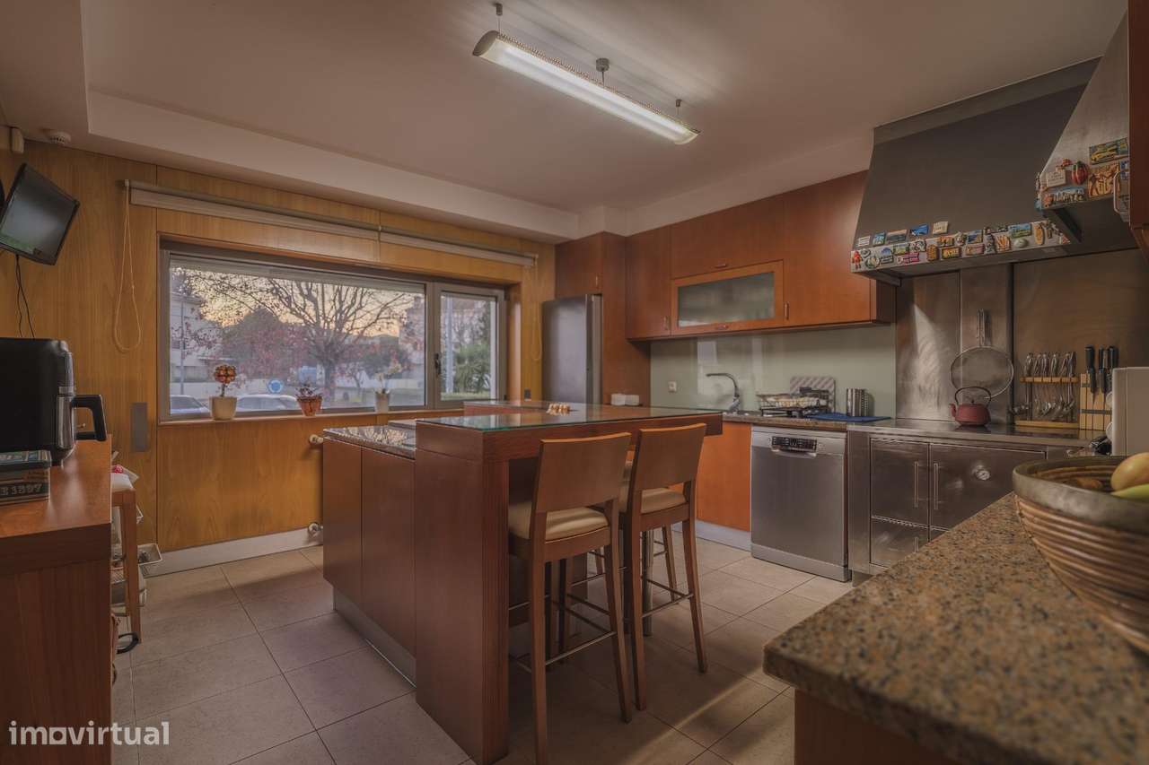 Moradia T4 com jardim e garagem dupla a 6 min do centro de Braga-5