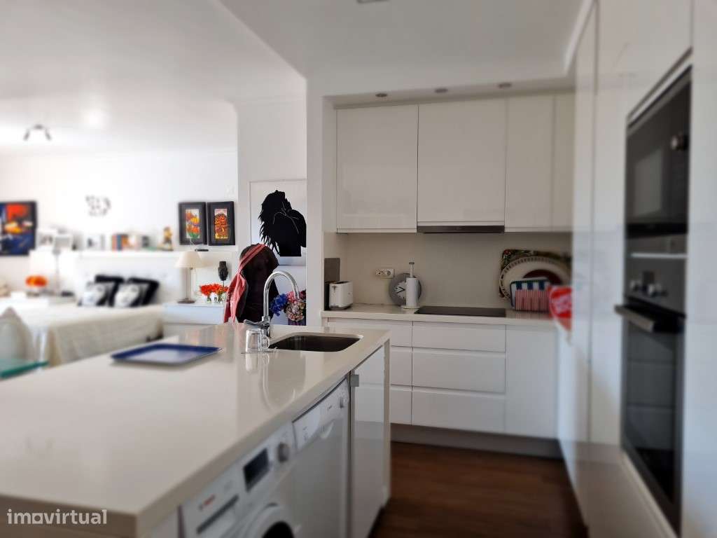 Vende-se T2 com ótima vista de mar-20