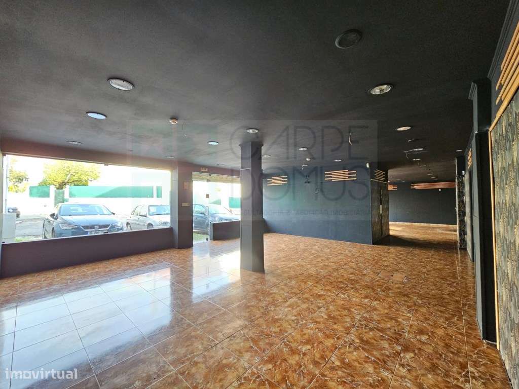 Prédio com Comércio e 2 apartamentos, em Mem Martins, Sintra-23