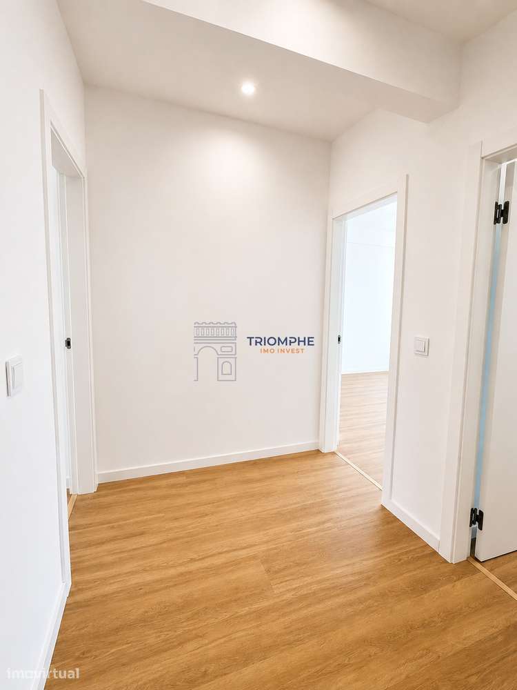 Apartamento T3 totalmente remodelado com duas varandas-8