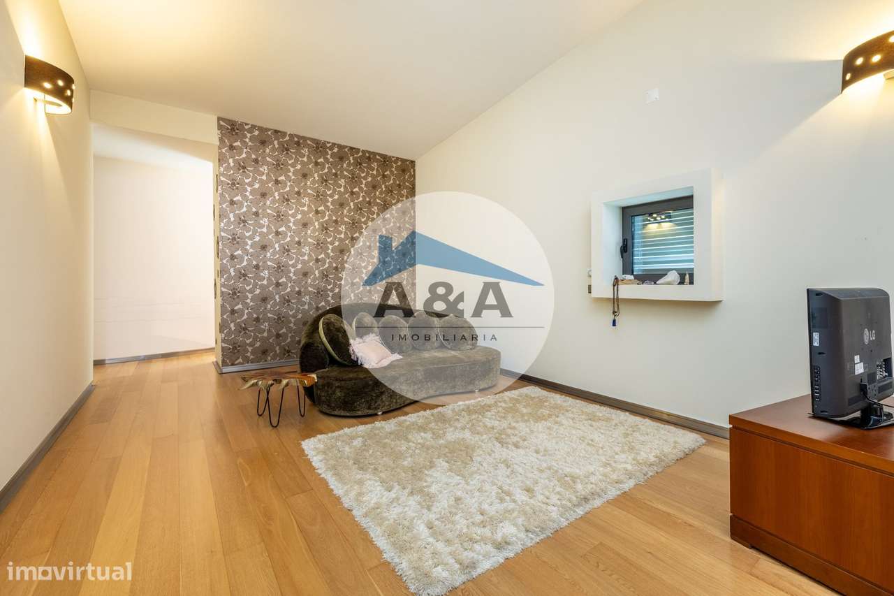 Exclusiva Propriedade de Luxo com Áreas Generosas e Próxima das Praias-37