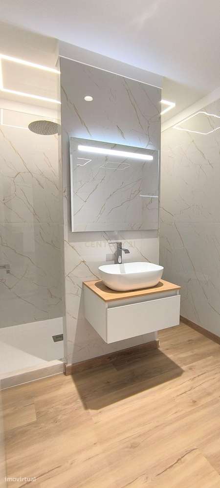 Escritório em Moradia Renovado no Parque das Nações, Lisboa - Grande imagem: 5/11