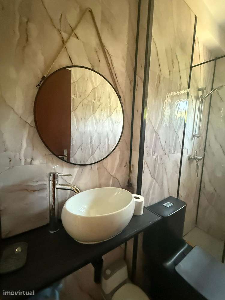 Moradia geminada Bi-Familiar T3 + T1 — Dois espaços...-9