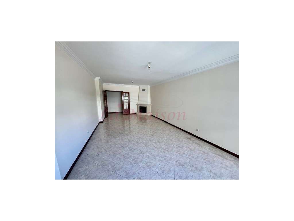 Apartamento T2 com parqueamento em Algueirão - Mem Martins-11