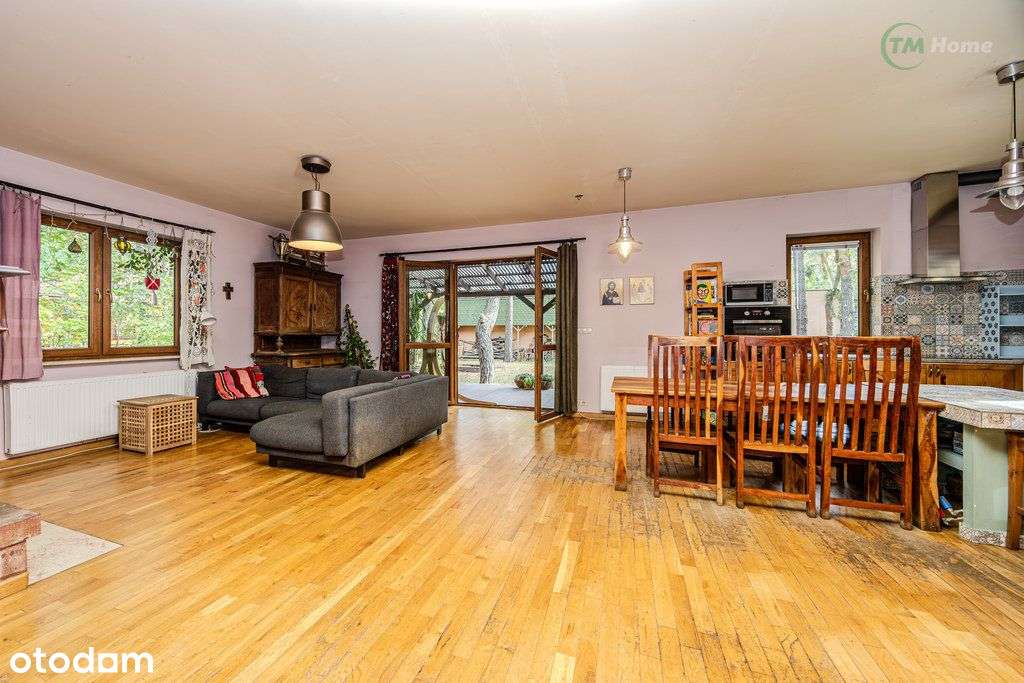 Józefów, dom wolnostojący otoczony sosnami.-10