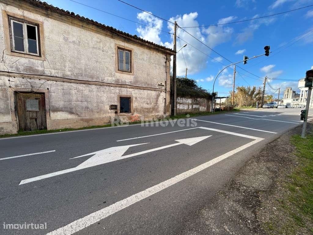 Propriedade com 14 840 m2 e moradia para recuperar - Grande imagem: 4/9