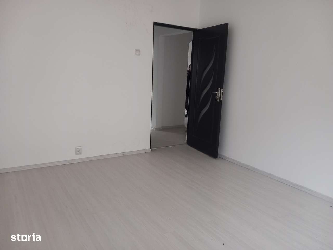 Marasesti zona intersectiei cu Bd. Republicii, doua camere, etajul 2!!-4