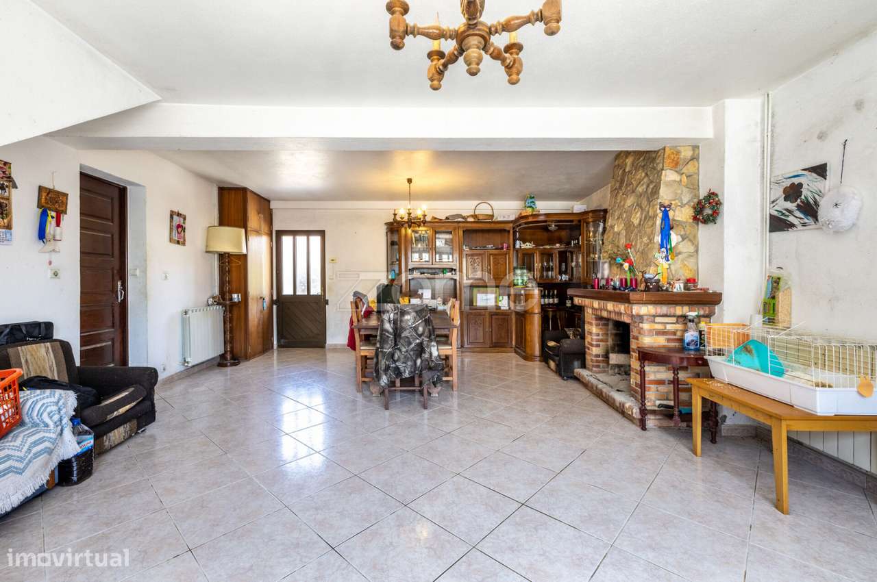 Moradia T2 com Sótão e Anexo Convertíveis Gondemaria-18