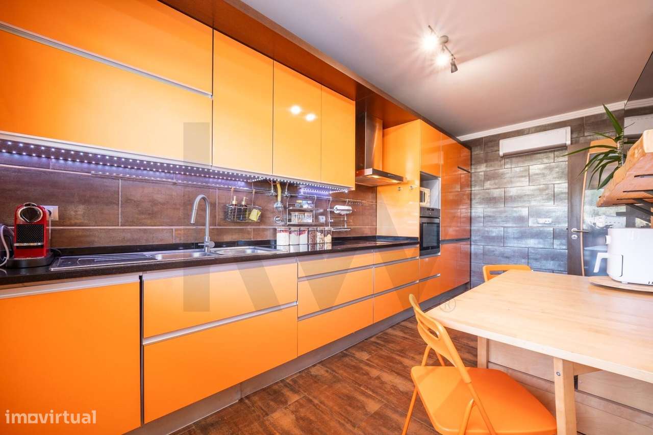 Moradia T4 em Eiras: O Seu Refúgio Privado com Lazer de Resort - Grande imagem: 5/53