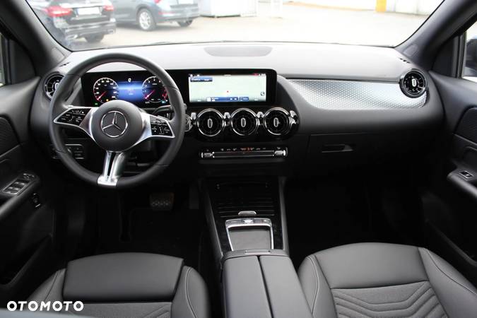 Mercedes-Benz GLA 200 7G-DCT - 8