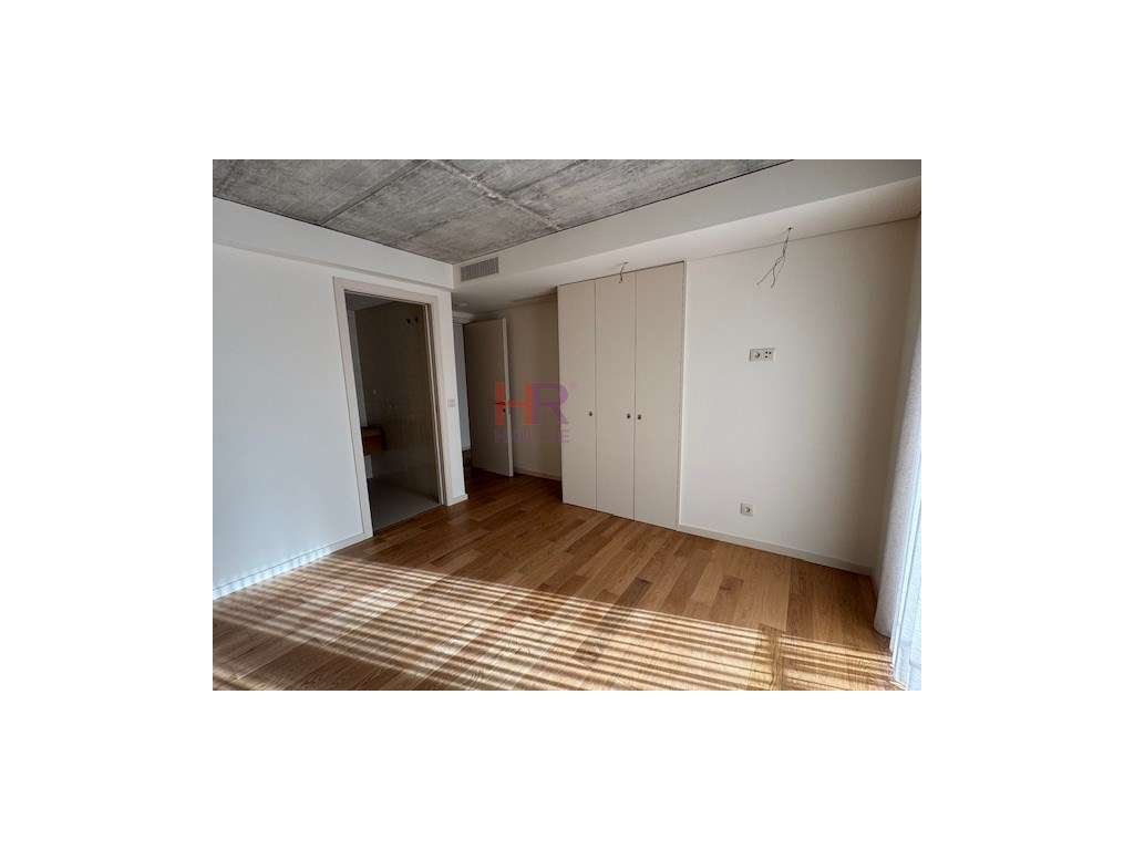 Coimbra arrenda-se T2 com aparcamento privativo e varanda com vista... - Grande imagem: 5/30