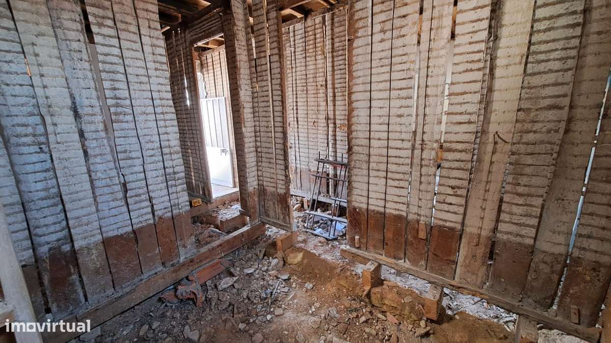 Moradia T3 - Bairro Norton de Matos - Com Projeto Aprovado-7