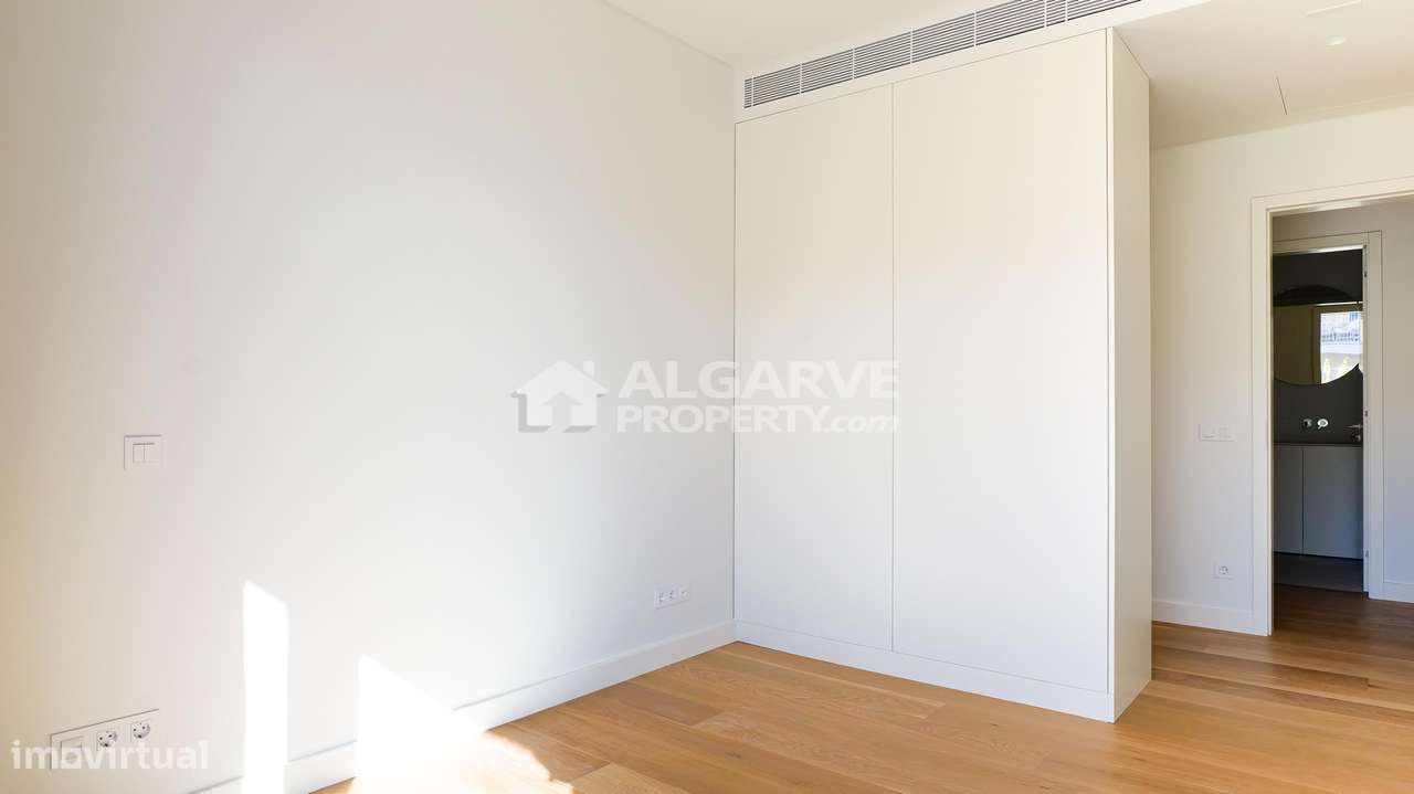 Luxuoso apartamento T2 novo em frente à Praia de Quarteira, Algarve-19