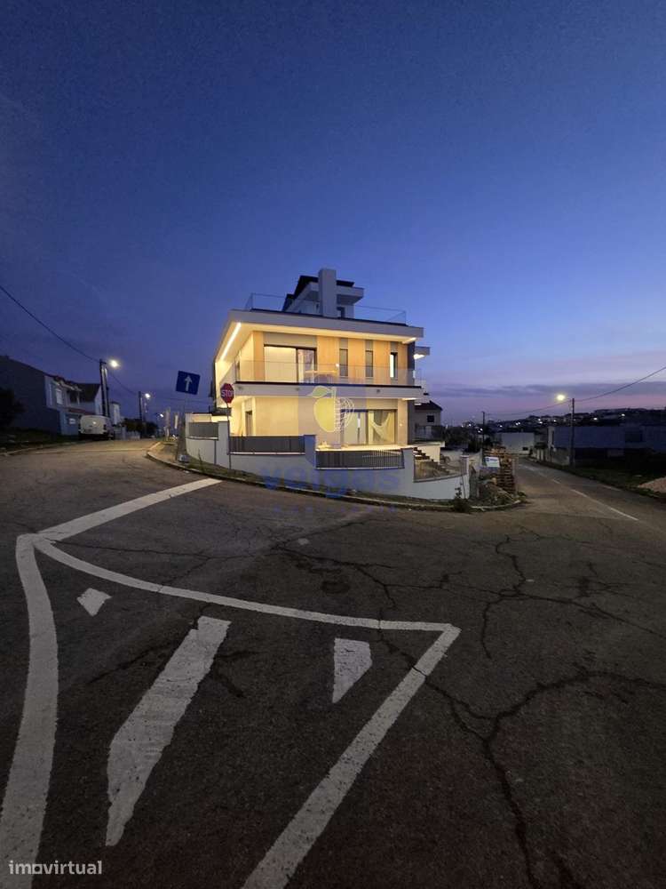 Moradia T4 C/ Piscina -  Bairro Primavera-27