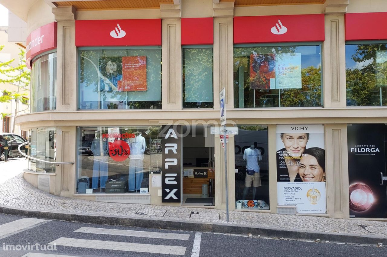 Baixa de Preço-Loja no Centro de Alcobaça para Investimento