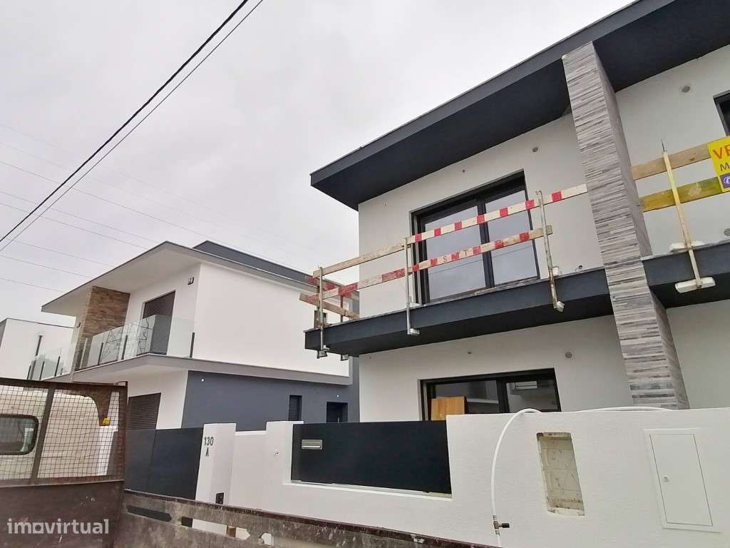 OFERTA ESCRITURA | Moradia T3 | Piscina | Fernão Ferro - Grande imagem: 2/25