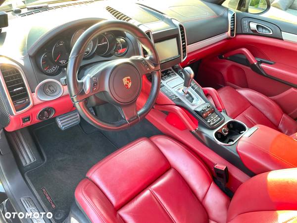 Porsche Cayenne GTS - 13