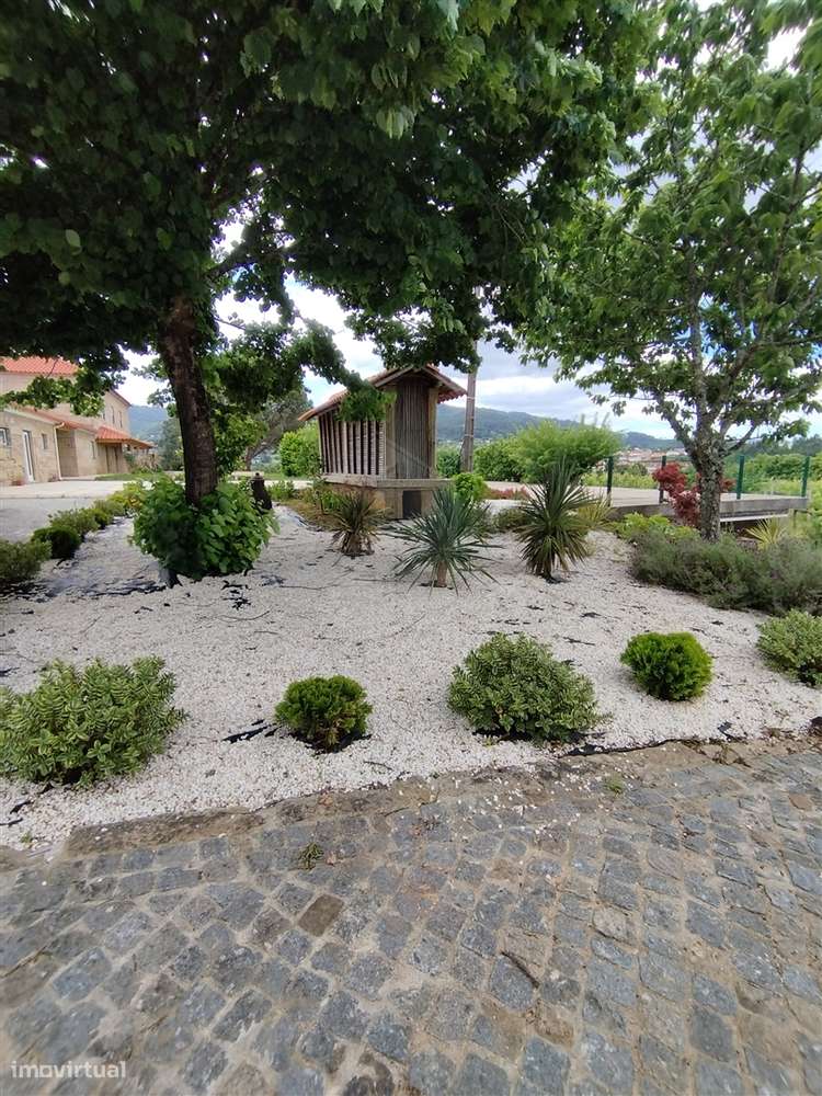 Um Paraíso no Alto Minho com 9 Hectares de Natureza e Produção de Vinh-45