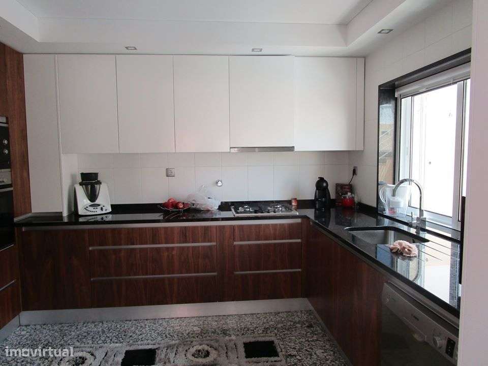 Moradia T4 - Quinta das Luzes - C/ Piscina-9