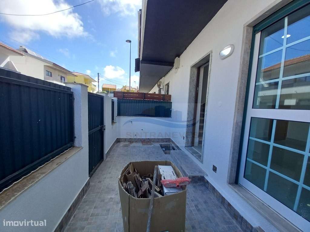 Moradia T3+T3 totalmente remodelada, com terraço, 4 casas de banho,...-42