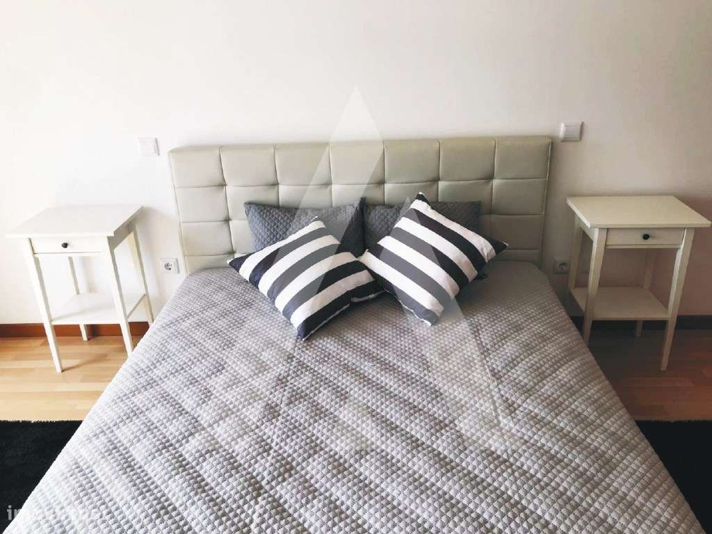 Apartamento T2 localizado perto do Centro comercial Glicínias!-1