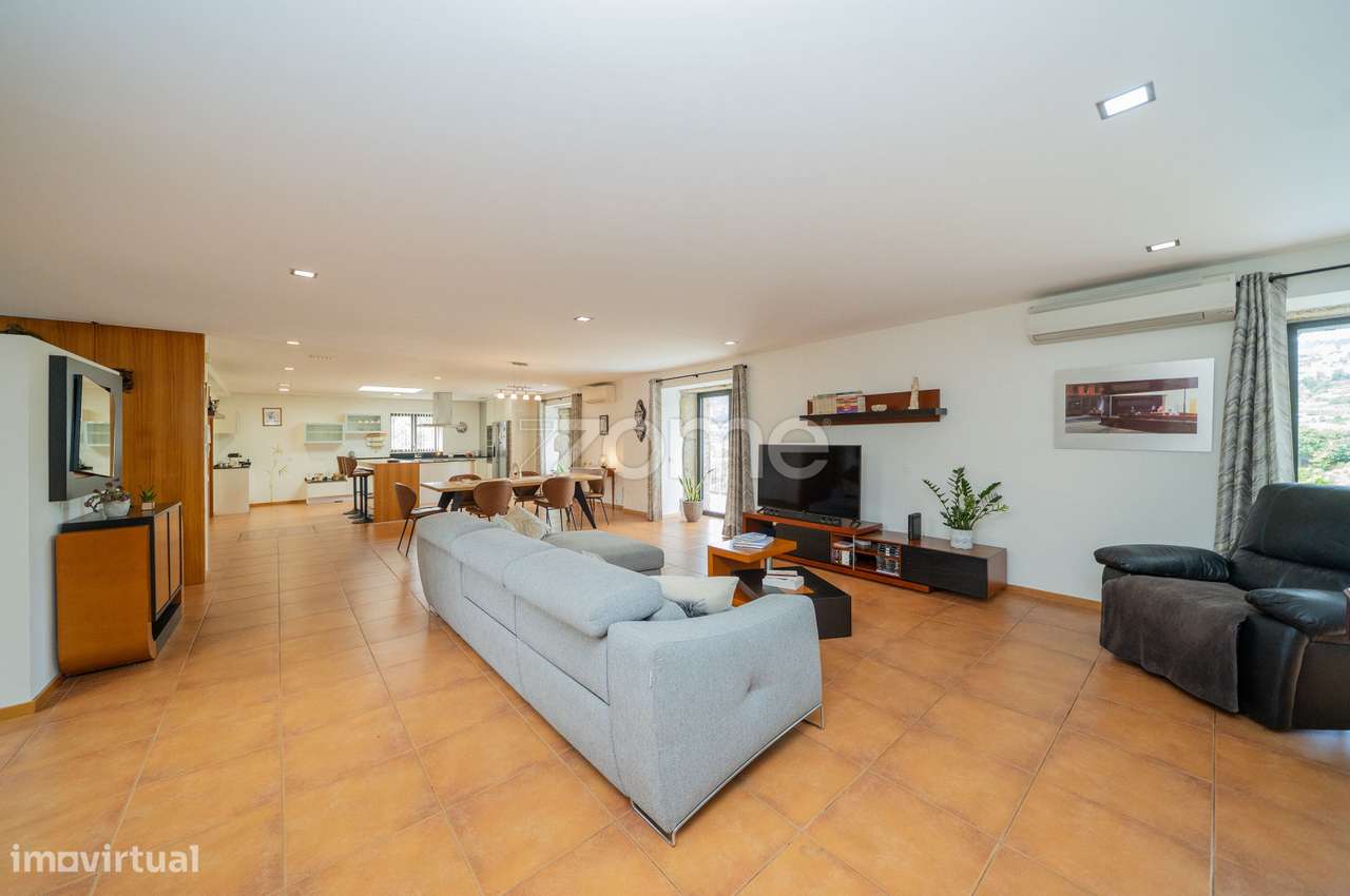 Moradia T5 + 1 com Piscina em Espinho, Braga-25