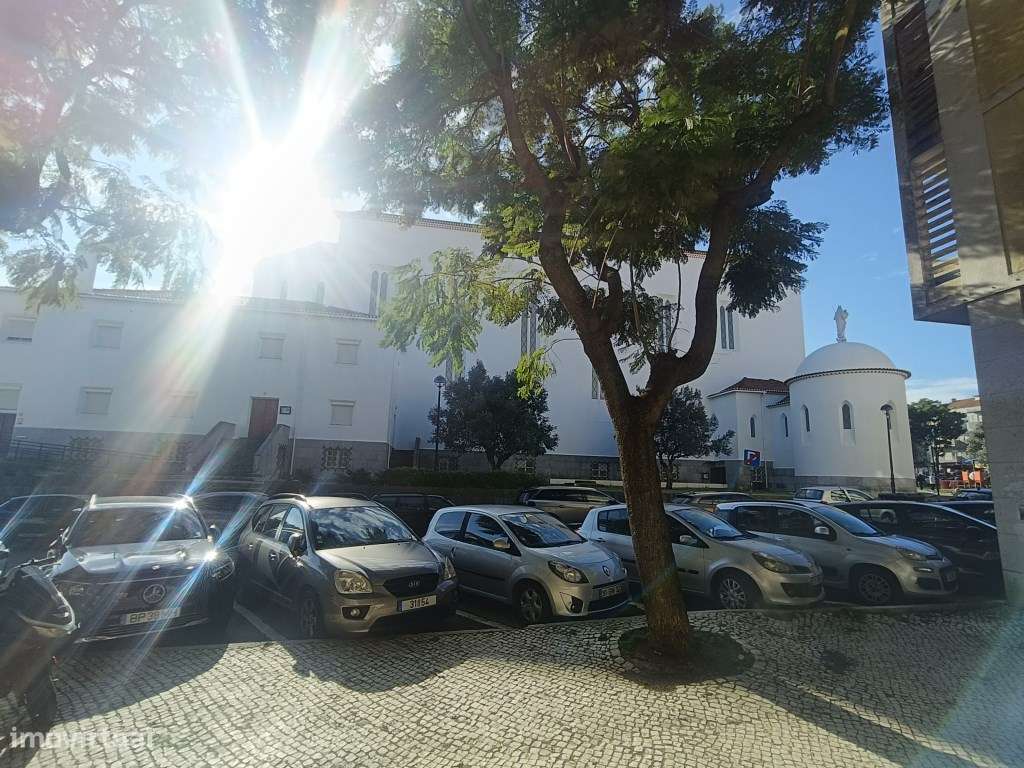 Apartamento T2 Totalmente Remodelado com Quintal e Arrecadação na V... - Grande imagem: 1/16