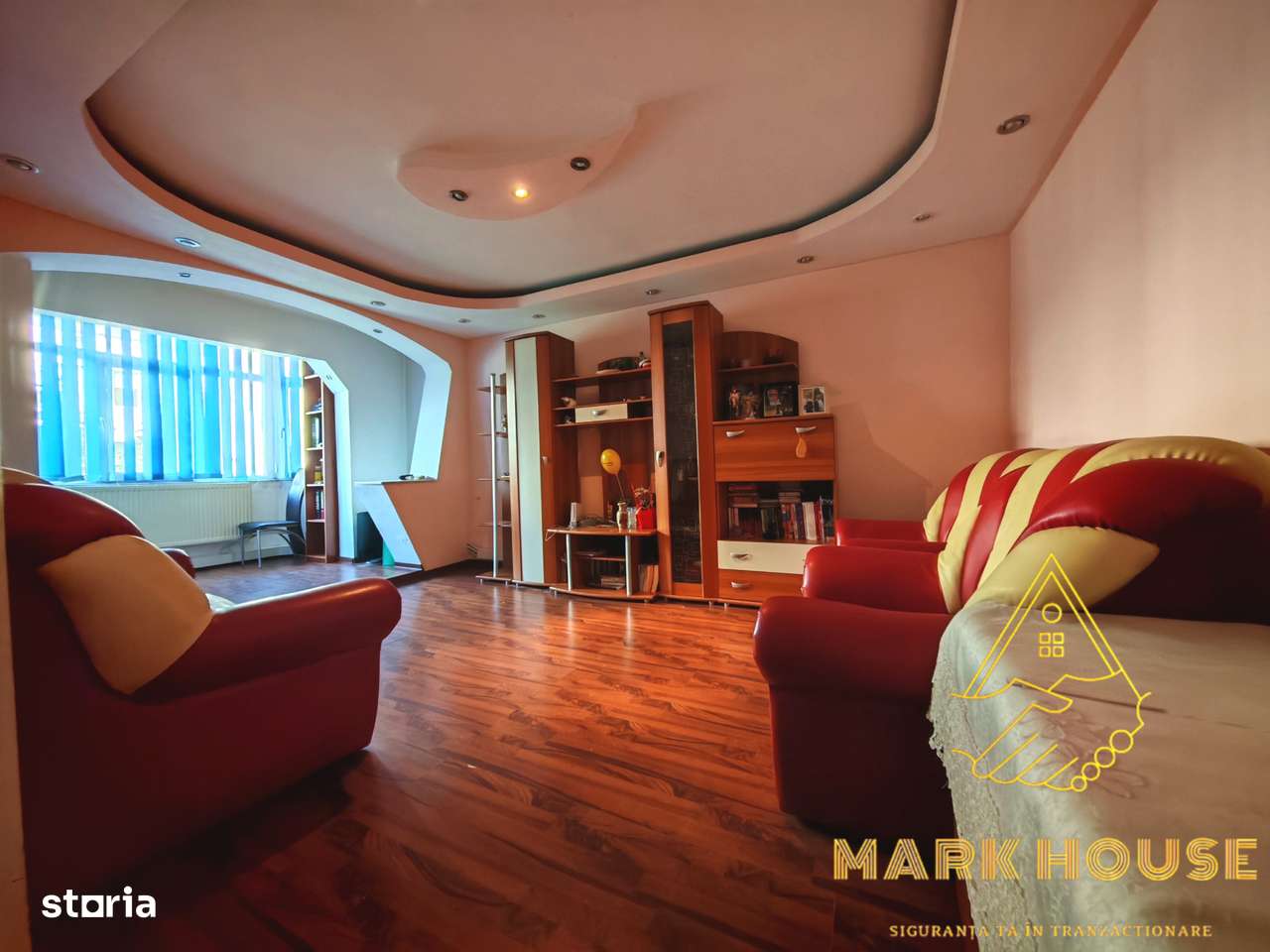 Apartament cu 3 camere decomandate de vânzare, etaj 1, Martir Horia-0