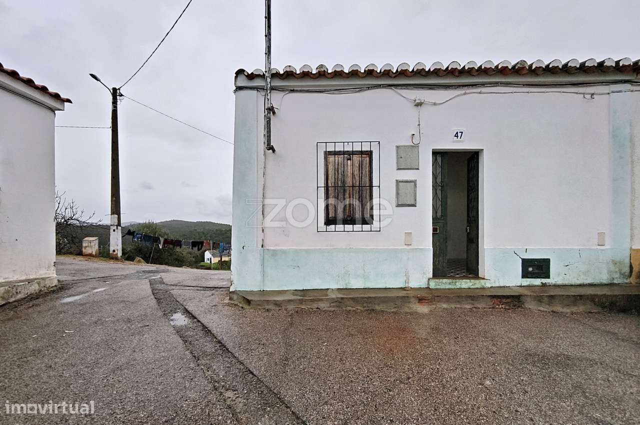 Moradia V2 no centro de São Marcos da Serra-0