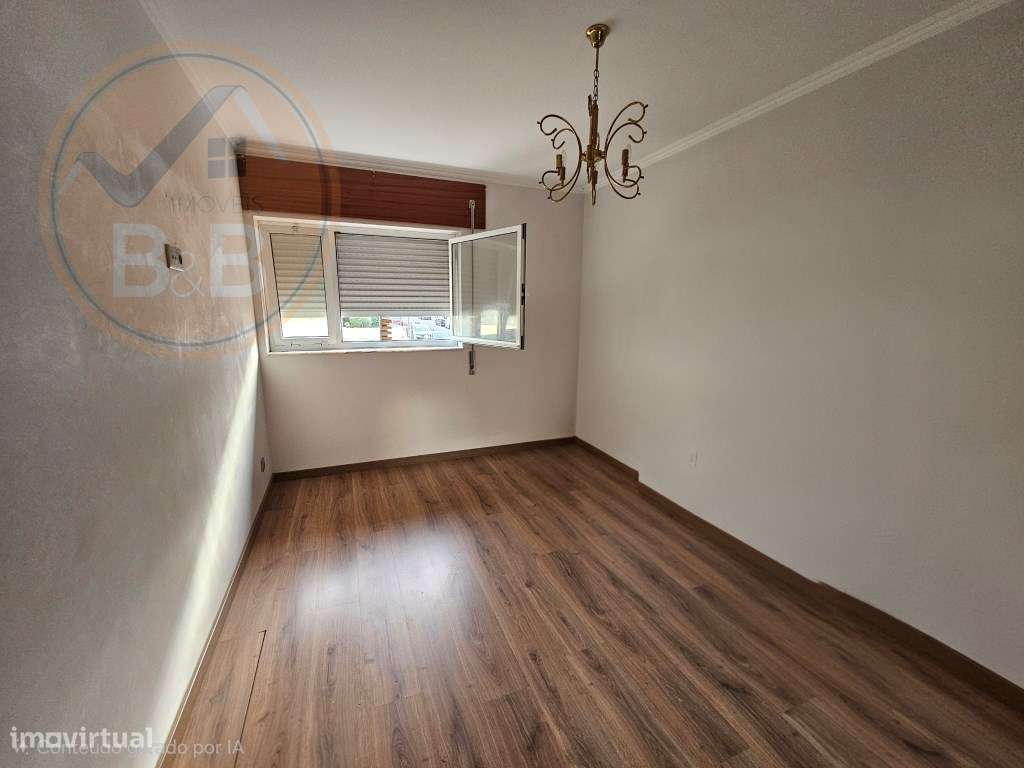 Apartamento T3 com garagem em Valbom-11