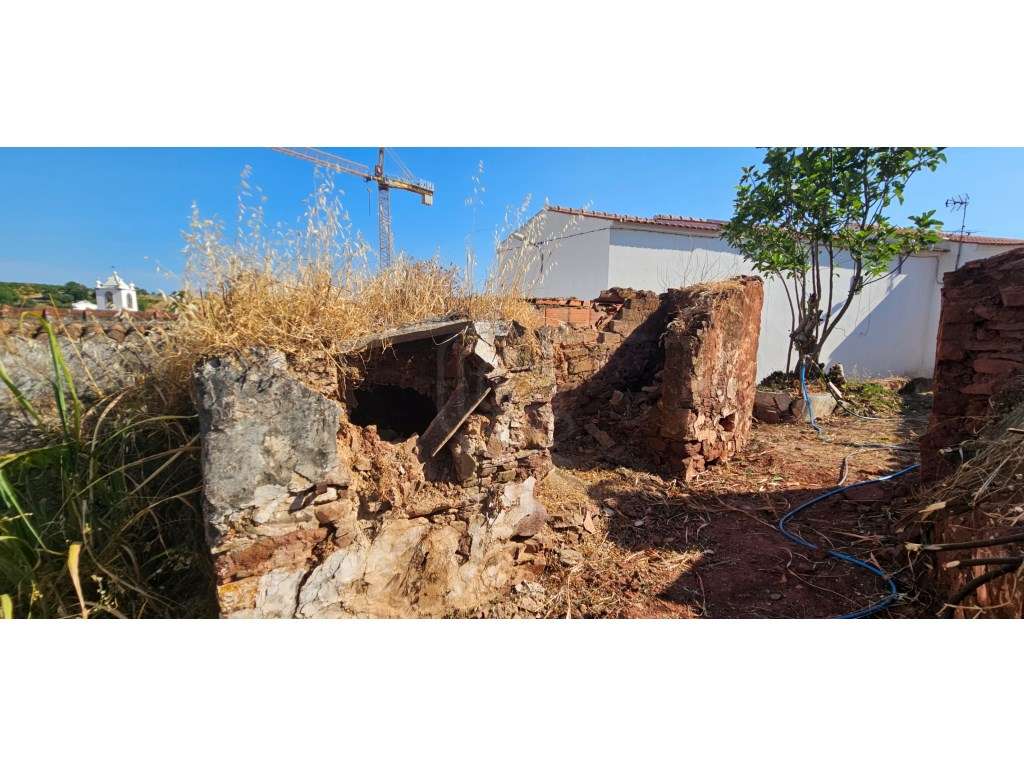 3 Ruinas para recuperar no centro de Santa Catarina, Tavira-18