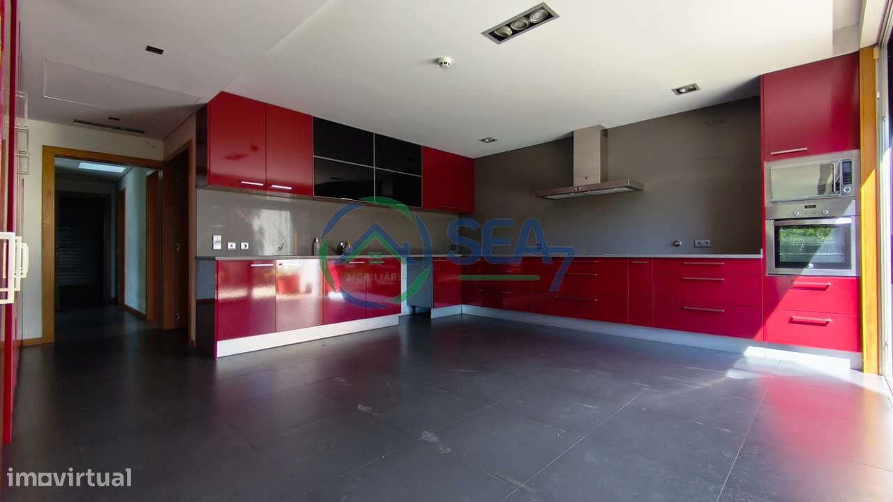 Moradia T6 com grande terreno, Meadela-14