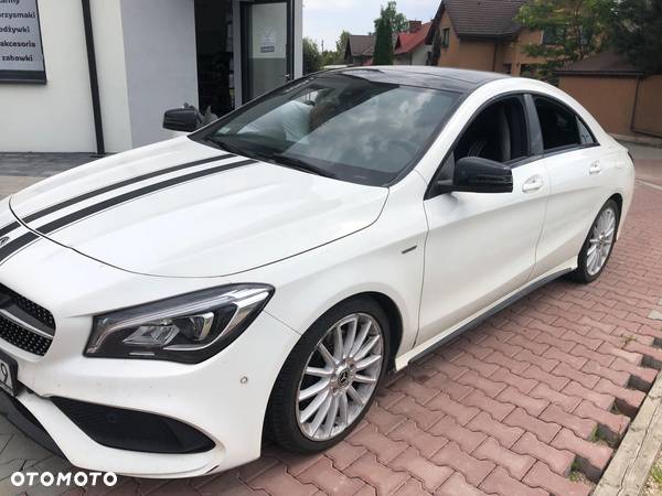 Mercedes-Benz CLA 220 4-Matic AMG Line - 3