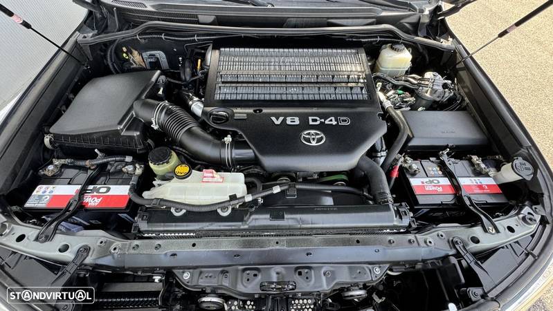 Toyota Land Cruiser 4.5 D-4D V8 - 37